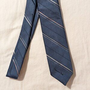 Vintage / classic Oscar de la Renta tie!